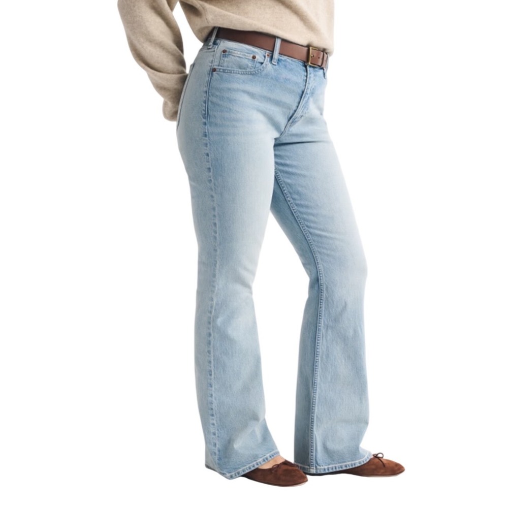 Abercrombie & Fitch The Vintage Flare High Rise Light Wash Jeans Size 26/2L